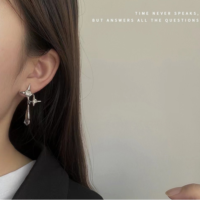 Anting Tusuk Motif Bintang / Salib Simple Untuk Wanita