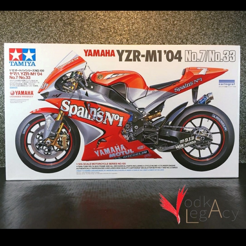 Tamiya 1/12 Motorcycle Yamaha YZR M1 2004 No. 7 / No. 33 Model Kit