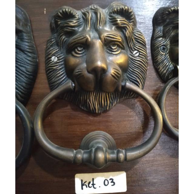 Ketukan Lemari Pintu Rumah Pagar Kuningan Antik Motif Singa 03
