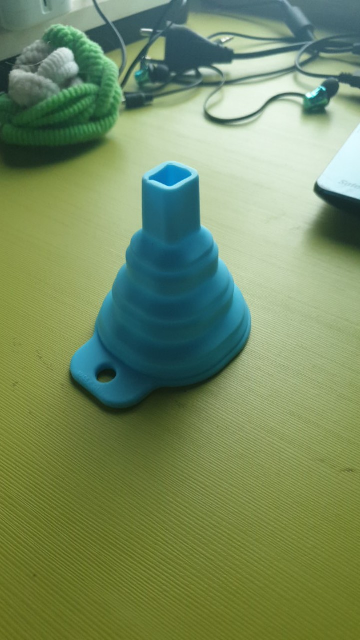 1pc Corong Lipat Mini Bahan Silikon Untuk Memasak