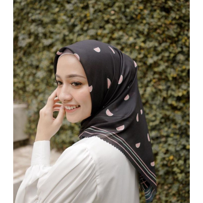 Vanilla Hijab Ceria Scarf - Hitam semangka