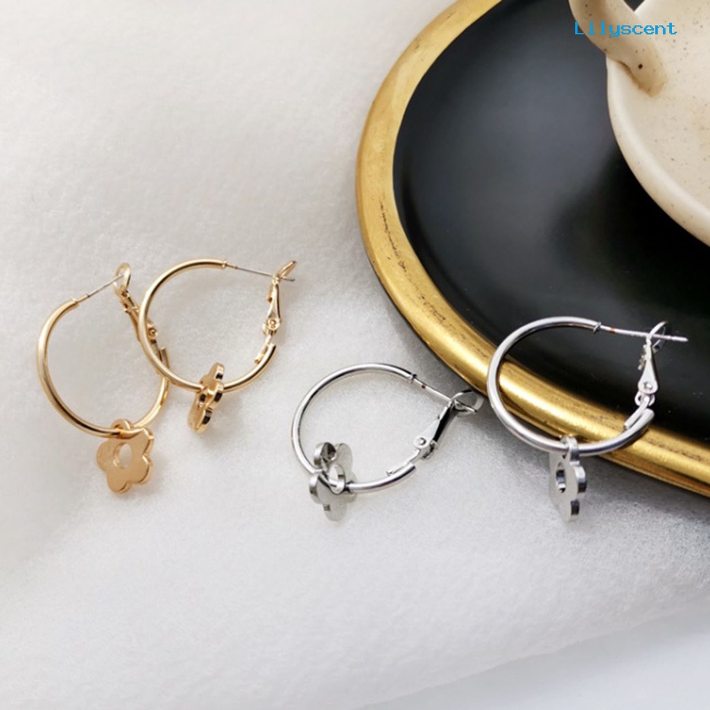 1 Pasang Anting Hoop Bentuk Bunga Bahan Metal Alloy Untuk Liburan