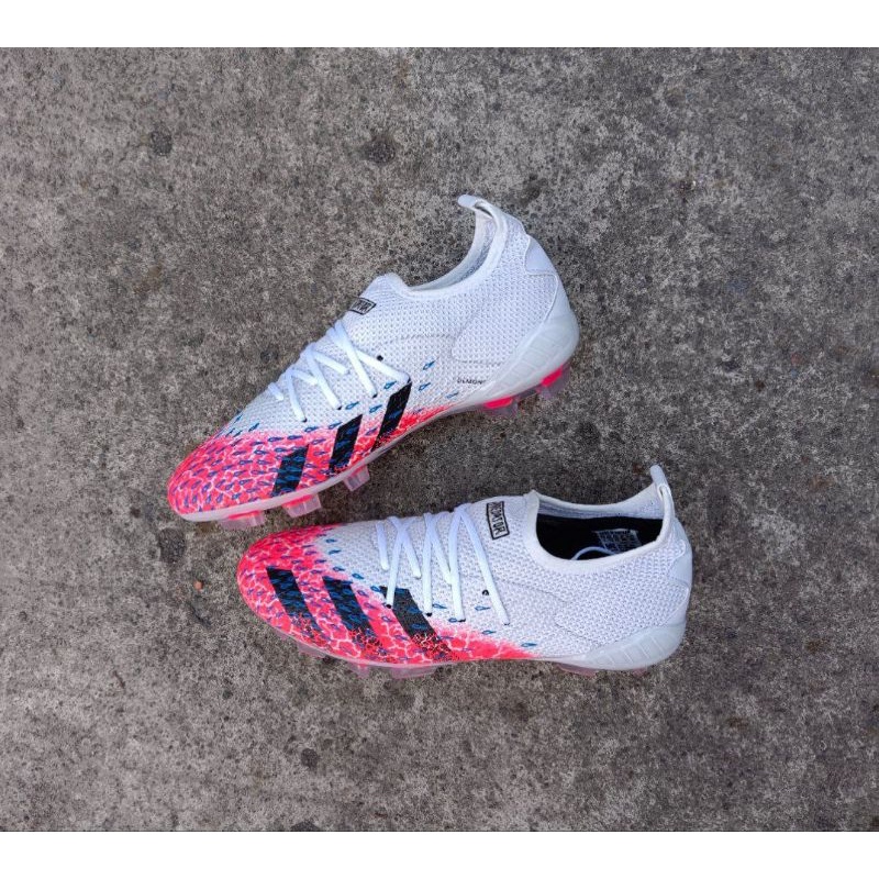 SEPATU SEPAKBOLA ADIDAS PREDATOR