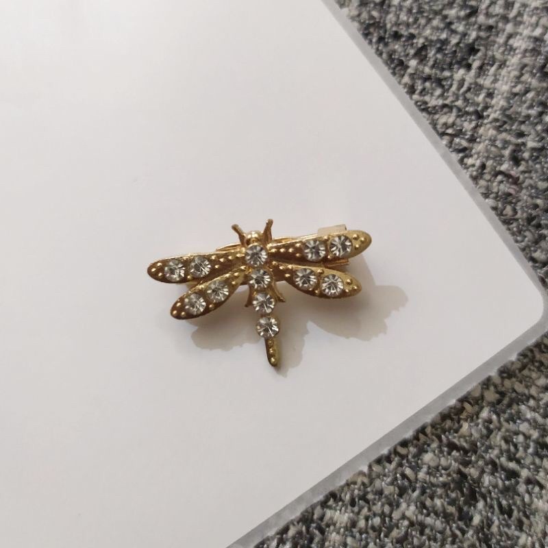 Brooch / bros cantik / bros jilbab / bros murah / bros murmer / bros love / bros geometri / Bros Mewah Bros Elegan Bros Hijab Bros Kebaya Bros Dada bros Tuspin Bros Pin Btrooch Korean Style Brooch AKsesories Jilbab Accessories BRS-B02 Bros Daily BZO-MNCK-GOLD-CAPUNG