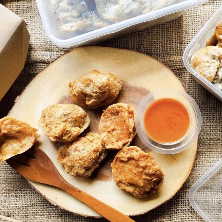 

MEN SALE TAHU HAUCEK SUROBOYO BUKAN TAHU BIASA