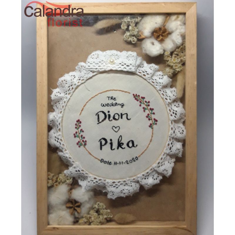 

hand Embroidery with dried flowers | kado unik Jabodetabek | kado bekasi | kado Jakarta | kado bogor