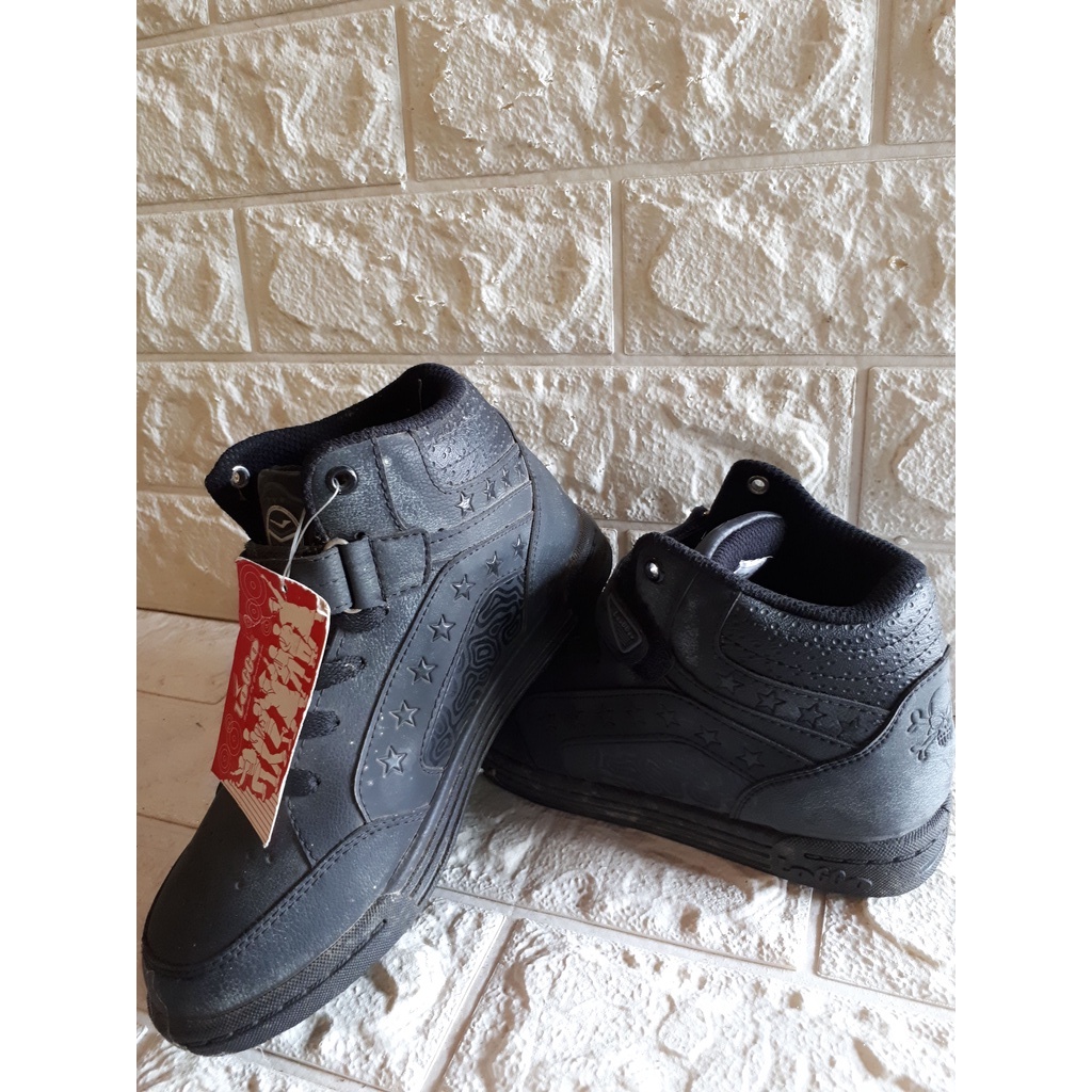 SEPATU SEKOLAH LOGGO VICTORIA PROMI (ANAK)