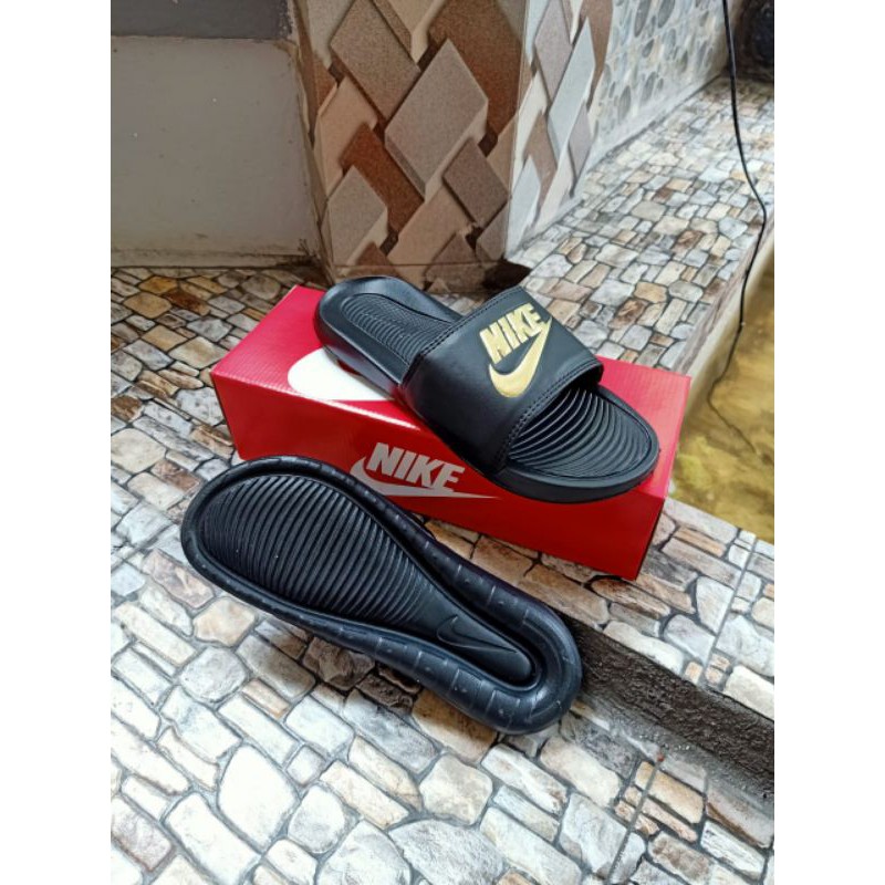 Sandal Nike Benassi Factory Black Gold
