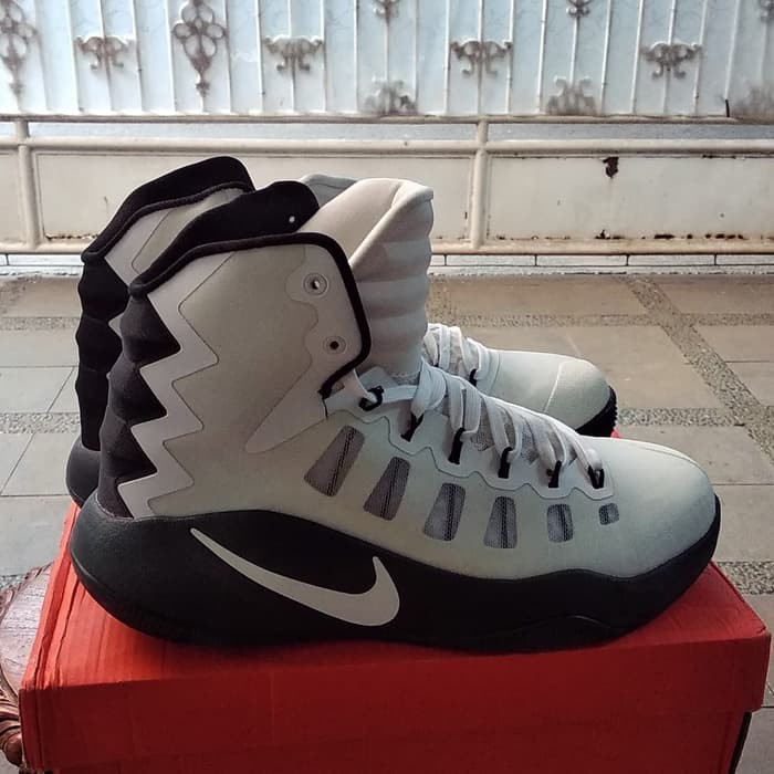 nike hyperdunk black and white