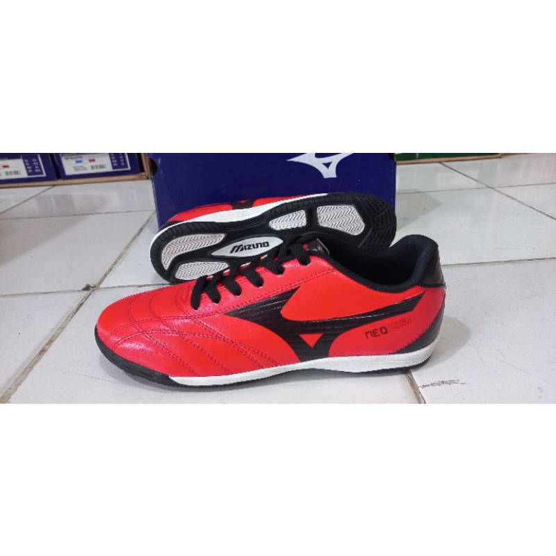 sepatu mizuno.sepatu futsal.sepatu badminton.volly.dll