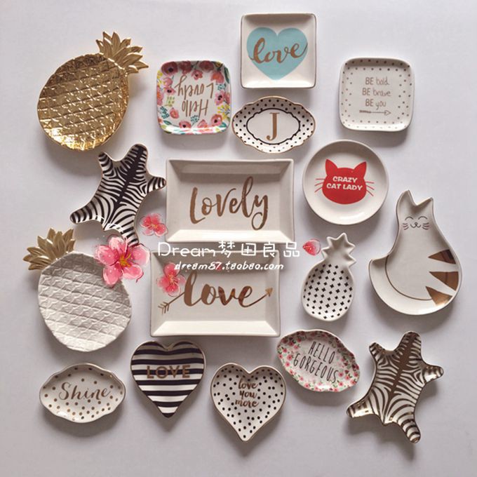  Piring  Keramik  Mini Motif Tulisan Gaya Phnom Penh untuk  