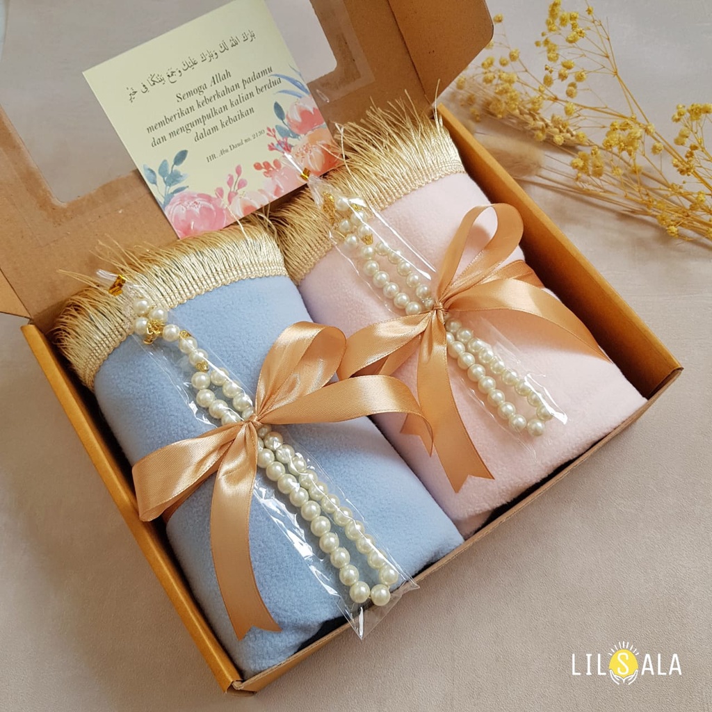 [BFL2] Sajadah Waterproof Wangi Polos Lembut Halus Free Tasbih Mutiara 33 Kado Pernikahan Hampers Wedding Tahlilan Kado Cewe Lebaran Hampers Lebaran/ Hampers Ramadhan