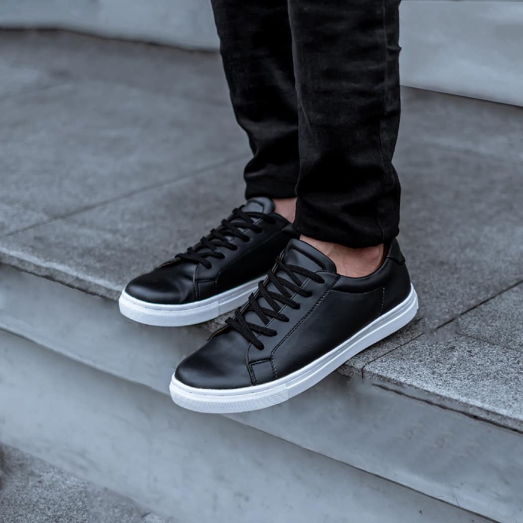 MEDIANT BLACK |ManNeedMe x Reyl| Sepatu Sneakers Pria Casual Shoes ORIGINAL