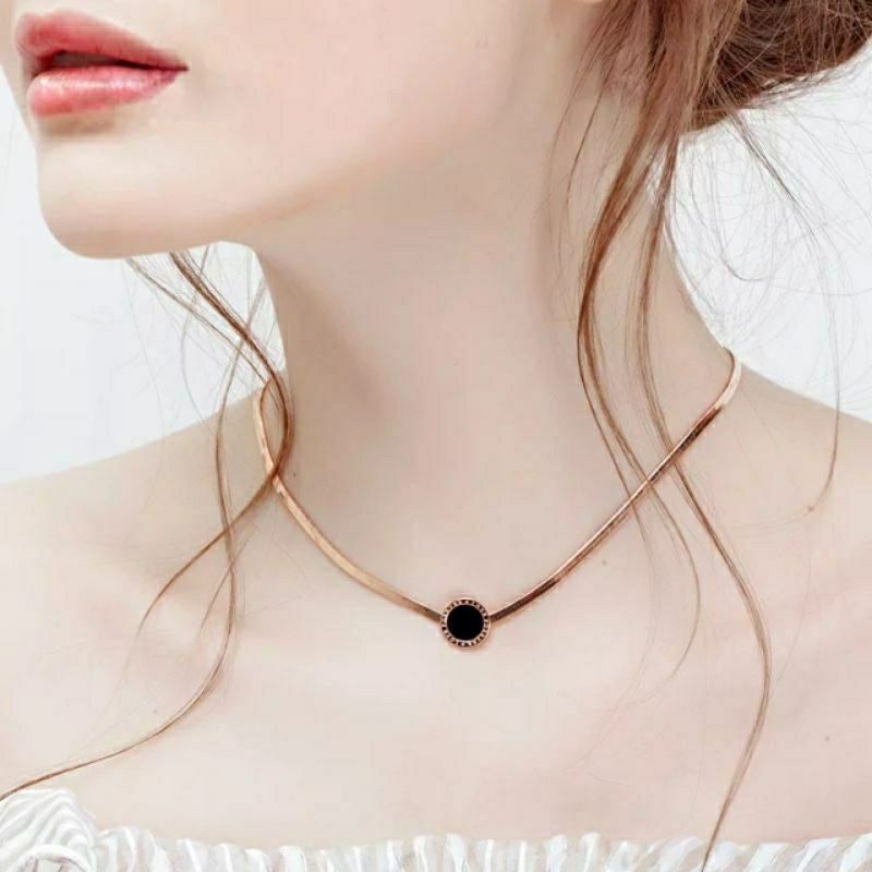 KALUNG WANITA KALUNG LIONTIN BULAT HITAM PUTIH STYLE KOREA
