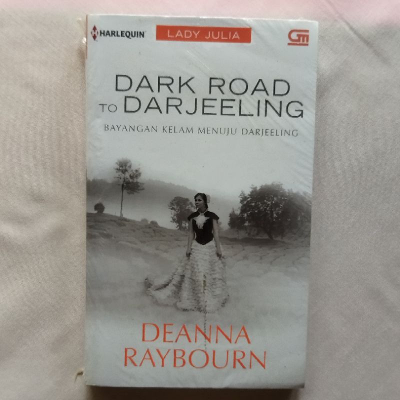 [Preloved]Dark Road to Darjeeling-Deanna Raybourn
