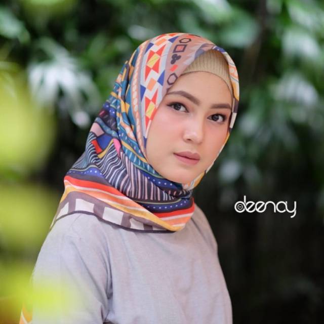 KERUDUNG SEGIEMPAT DEENAY VOAL PRINTED SCARF - VERDE