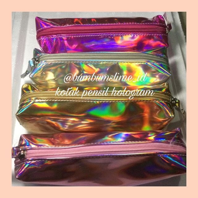 

KOTAK PENSIL HOLOGRAM