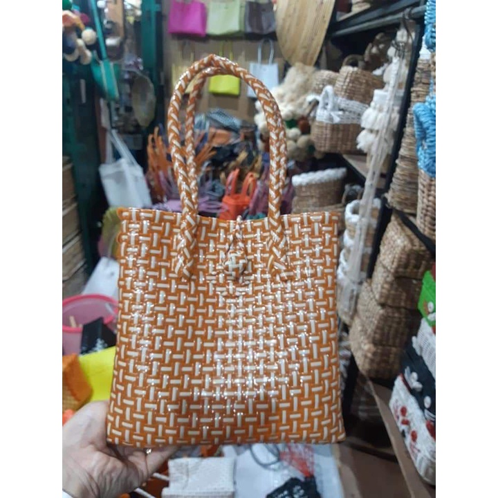 TAS JALI ANYAMAN PLASTIK SINTETIS S REGULER-TAS ANYAMAN-TAS ANYAMAN PLASTIK-TAS ANYAM-TAS ANYAMAN PLASTIK PREMIUM-TAS-TAS SELEMPANG-TAS BAHU-TOTEBAG-TAS WANITA-TAS SELEMPANG WANITA-TAS JALI-TAS JALI ANYAMAN PREMIUM-TASS JALI MINI-TAS AJALI PREMIUM