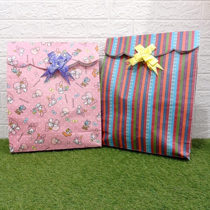 

BUNGKUS KADO JADI MEDIUM//JUMBO