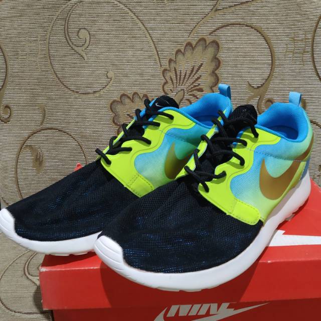 roshe run black green