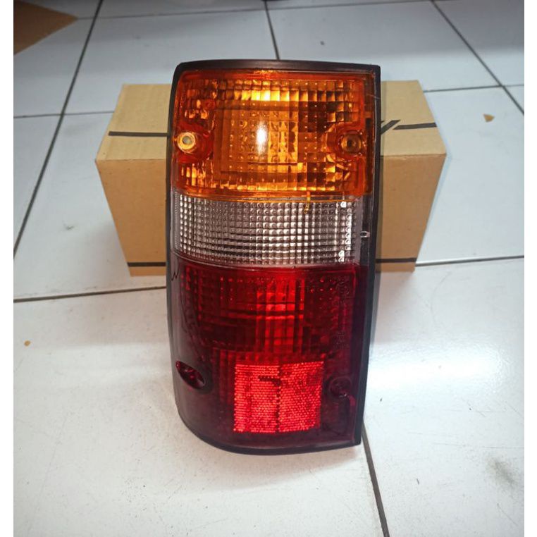 Lampu Belakang (Stop Lamp assy) Toyota Kijang Grand Tahun 1992 , 1993 , 1994 , 1995 , 1996 per pcs