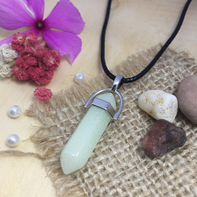 LIONTIN GLOW IN THE DARK ( kalung batu luminous)