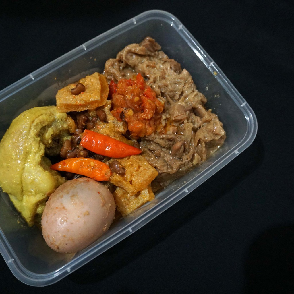 

Gudeg khas Jogja Sego Nyimut Surabaya