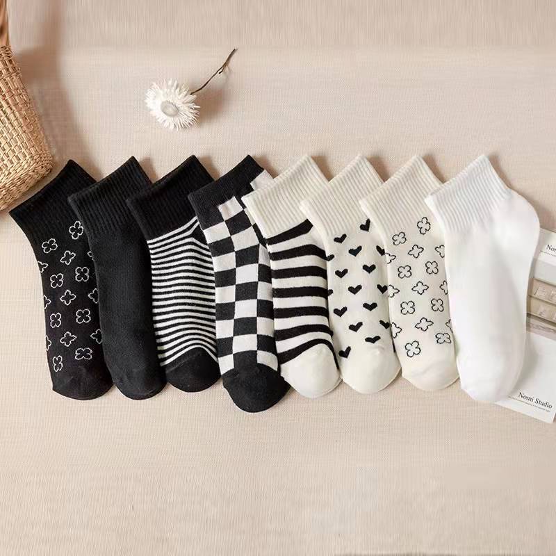 BV.ID KK812 Kaos Kaki Wanita Pria Pendek Unisex Semata Mata Kaki Ankle Motif Kotak-Kotak Garis hitam Putih Socks Korean