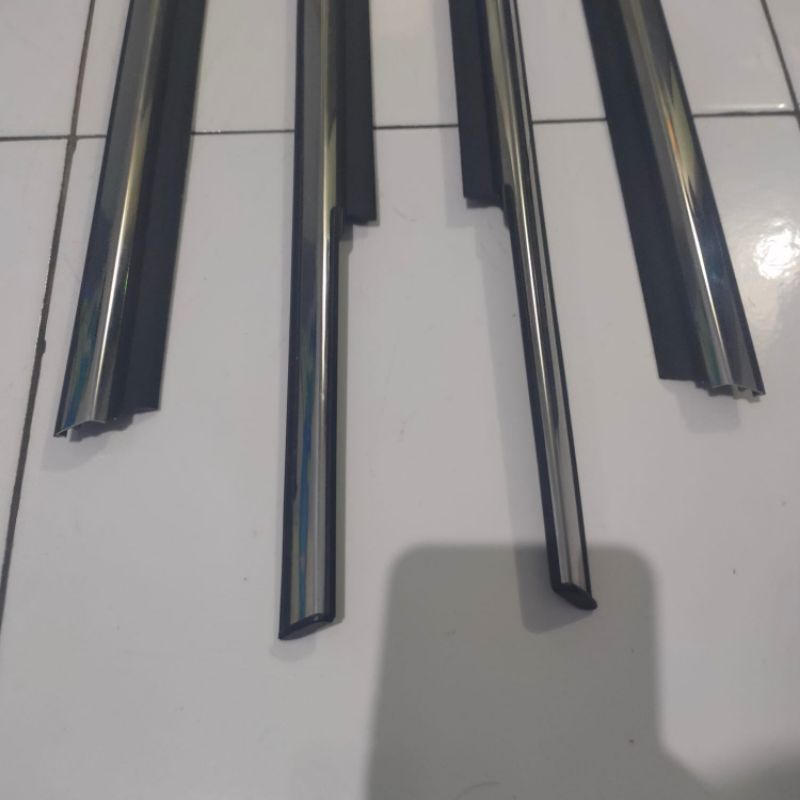 Pelipit Karet Kaca Rush Terios 2019