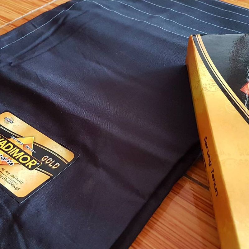 Wadimor hitam polos Sarung cowok hitam Sarung tenun