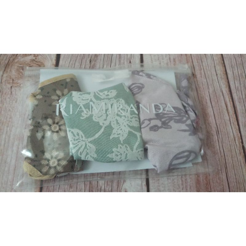 masker kain ria miranda