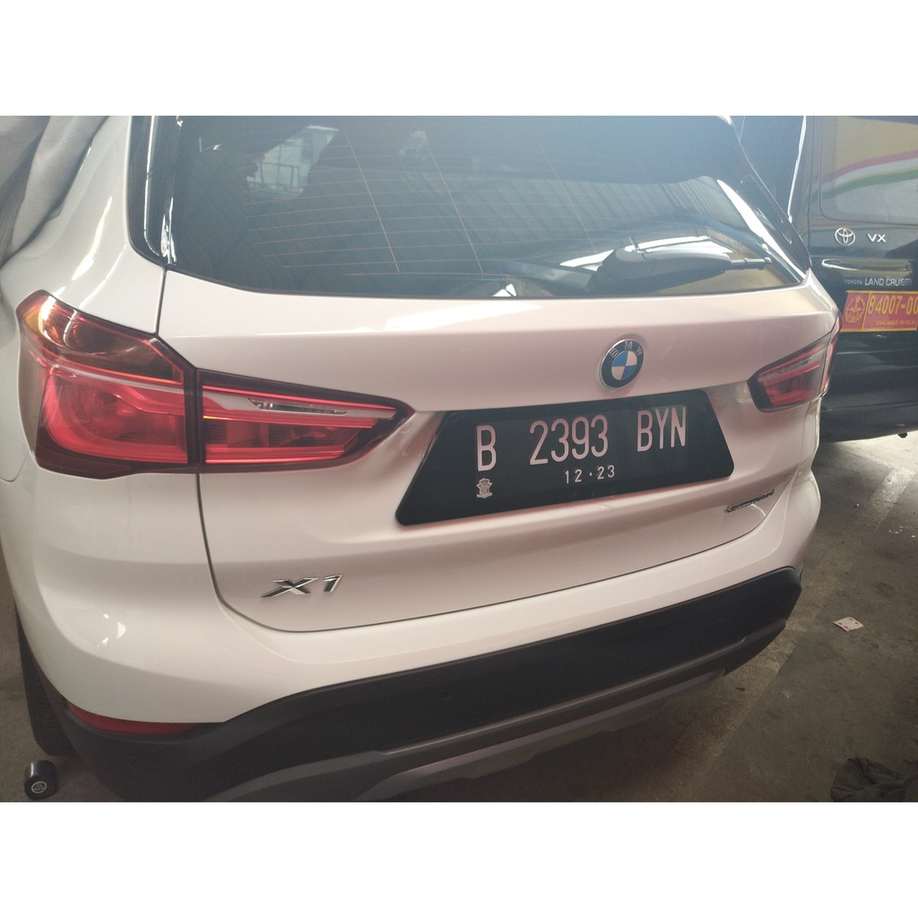 Tatakan/dudukan/cover plat nomor custom cembung mobil BMW