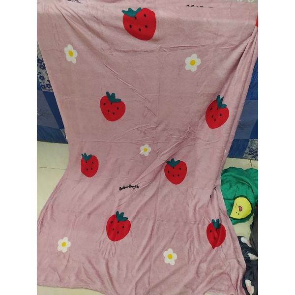 Selimut Motif strawberi / Selimut Dewasa Motif buah / Selimut Strawberry