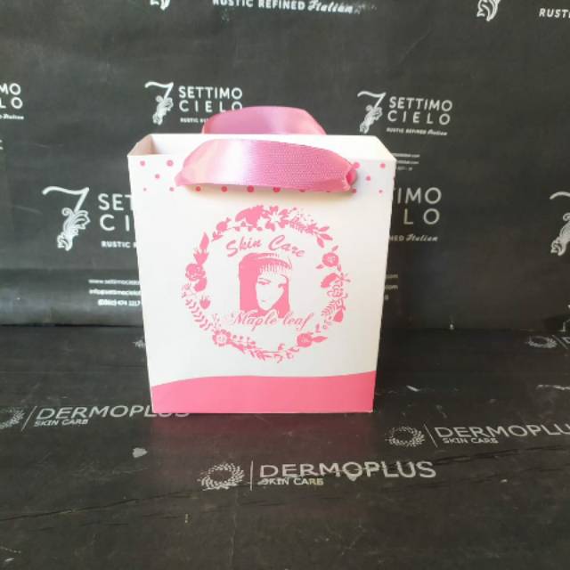 

PAPERBAG EDISI SKINCARE, SIZE KECIL PXLXT 13cmx6cmx15cm