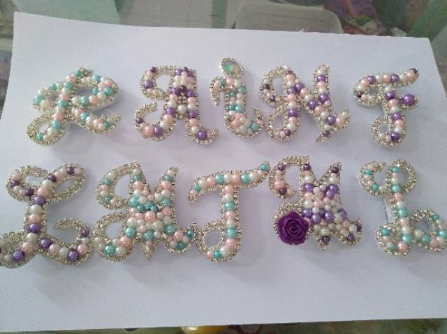 Bros huruf mutiara.bros initial.bros nama/bros nama/bros huruf/bros dada/bros cantik by dinova store-6