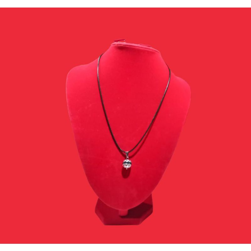 kalung liontin bulan tali hitam premium // kalung titanium anti karat anti luntur murah