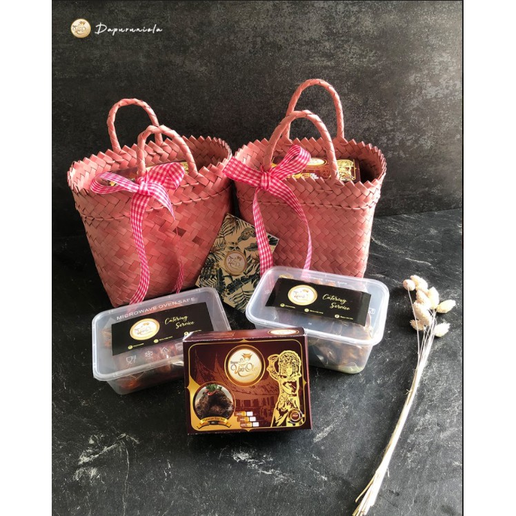 

HAMPERS TAS