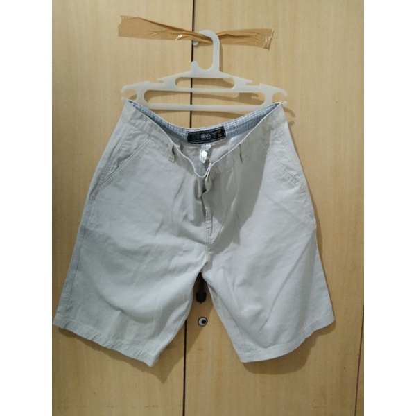 preloved celana pendek pria braon army
