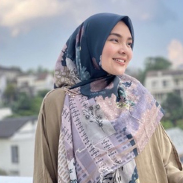 PL Maslaha navy Ria Miranda