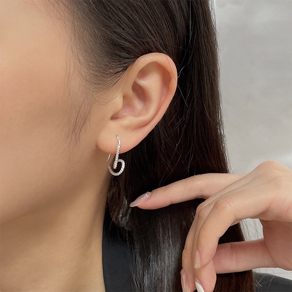 1 Pasang Anting Menjuntai Bentuk Hati Tidak Teratur Gaya retro Untuk Wanita