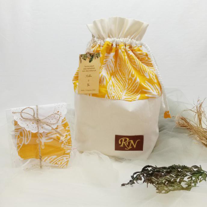 

Yang Dicari] Souvenir Pernikahan Tas Serut+Masker Drawstring Goodie Bag