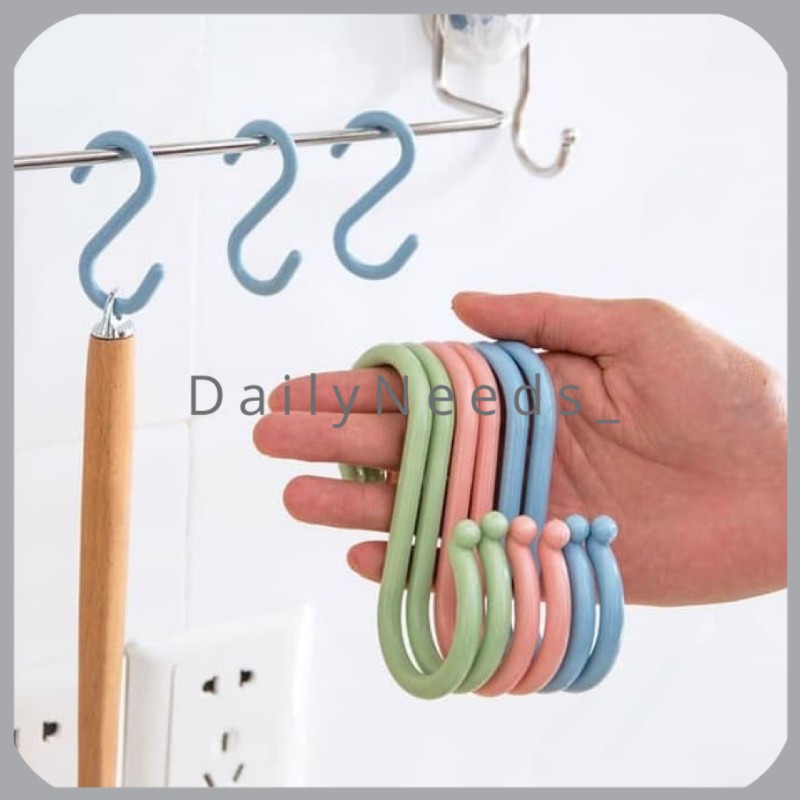 Gantungan hanger baju tas jilbab S lemari isi 4 pcs almari hook cantolan plastik