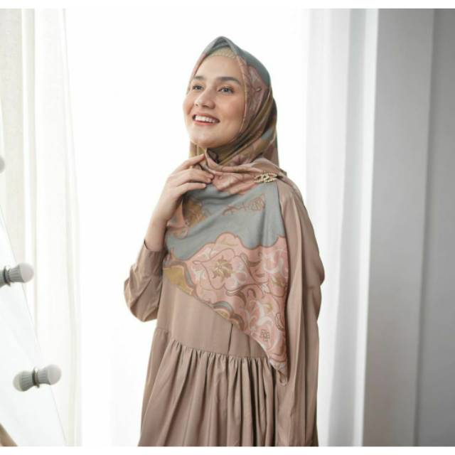 Kyra Scarf Taffy HL X Kami