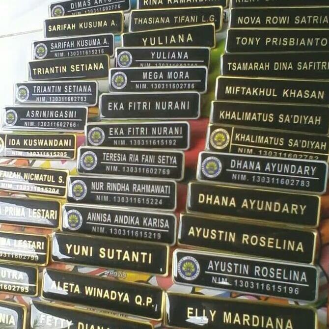 

nama dada / papan nama / nametag magnet