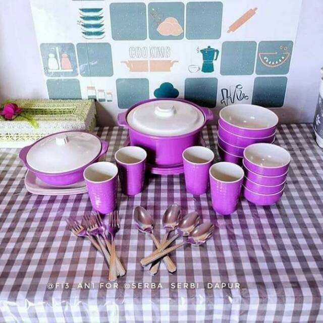 Set peralatan makan melamin