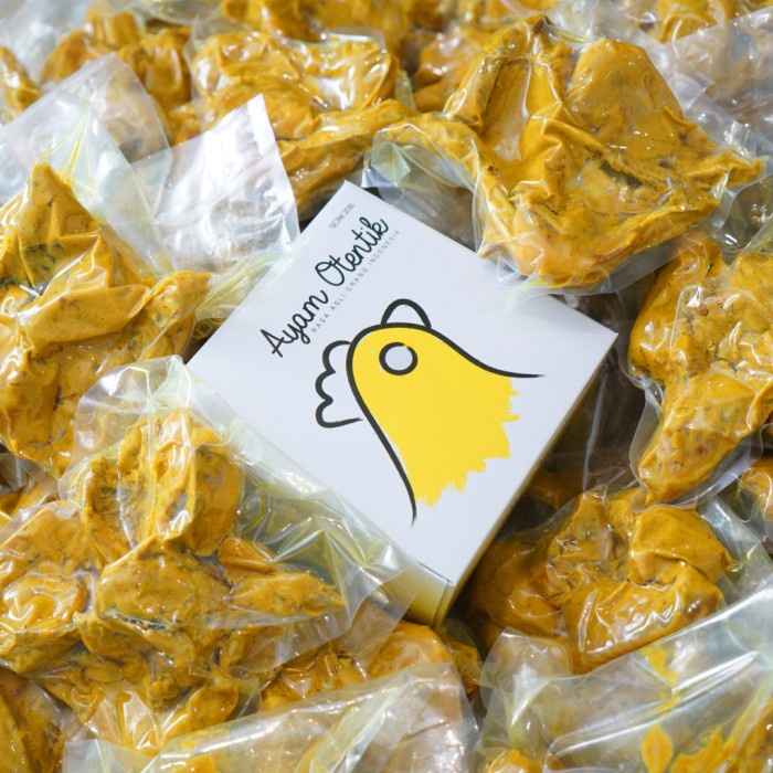 

Ayam Otentik, Ayam Goreng bumbu kuning siap di goreng