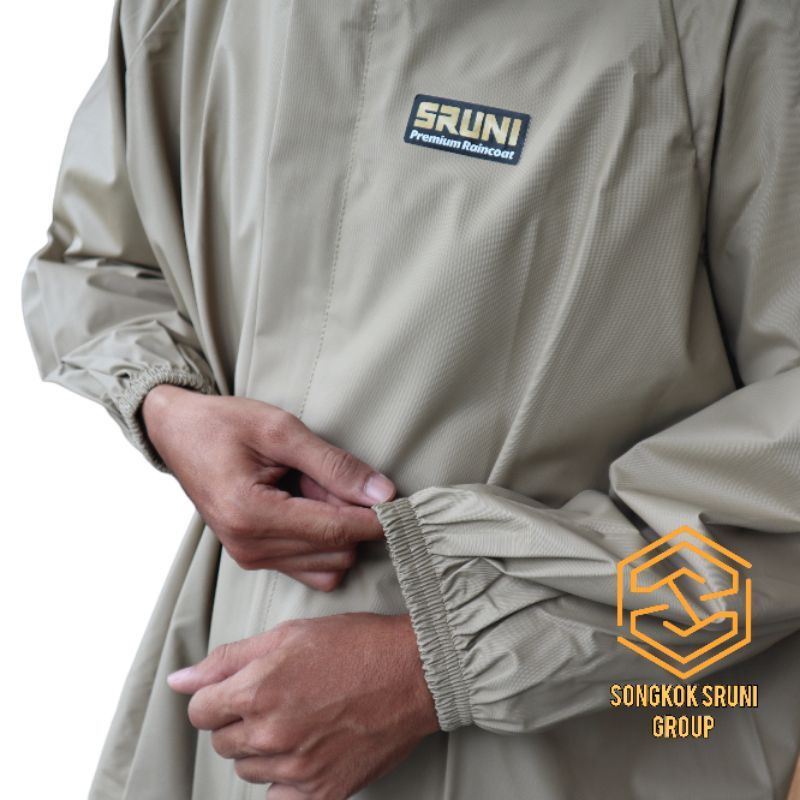 JAS HUJAN SETELAN SRUNI ORIGINAL PRIA DAN WANITA TEBAL BAHAN PVC 025  MANTEL MANTOL HUJAN ANTI REMBES KUAT ELASTIS BAHAN TEBAL JAS HUJAN JAKET CELANA MOTOR RAINCOAT SETELAN JAS HUJAN AZZLLU AKULA GNA BATOK AXIO HCS