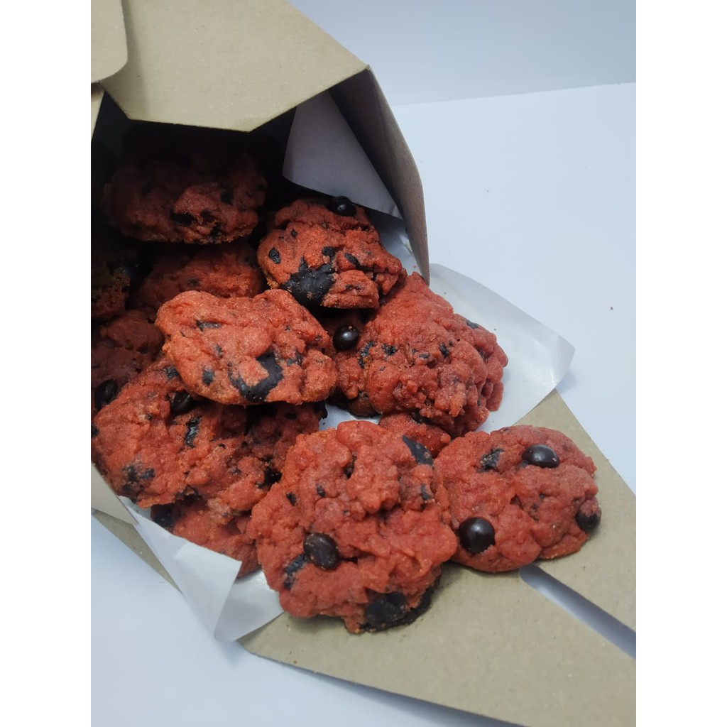 

briecookies.id RED VELVET-CHOCO CHIPS COOKIES 4/8/12 BOX