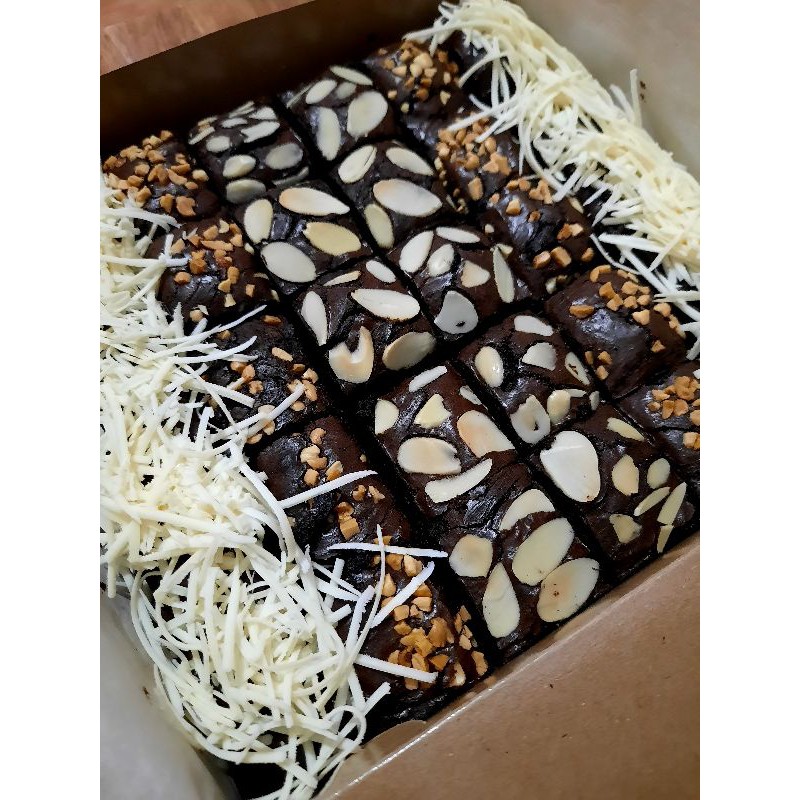

Brownies Fudge By Mozarra Dessert 20x20