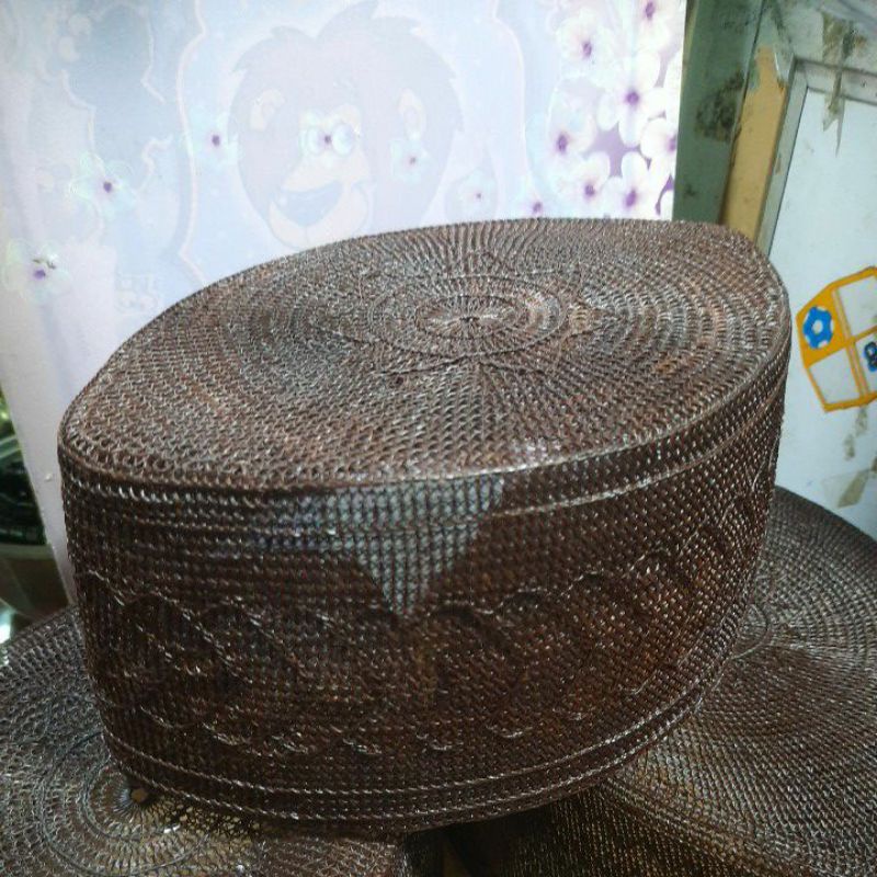 peci/kopiah akar jangang